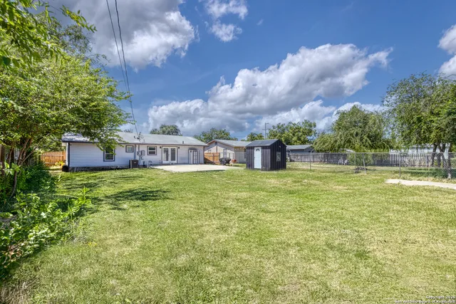 $247,000 | 208 West Sabinal Street, Uvalde, TX 78801