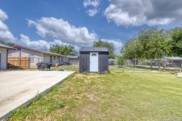 $247,000 | 208 West Sabinal Street, Uvalde, TX 78801