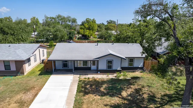$247,000 | 208 West Sabinal Street, Uvalde, TX 78801