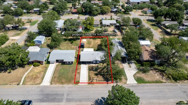 $247,000 | 208 West Sabinal Street, Uvalde, TX 78801