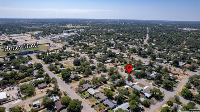 $247,000 | 208 West Sabinal Street, Uvalde, TX 78801