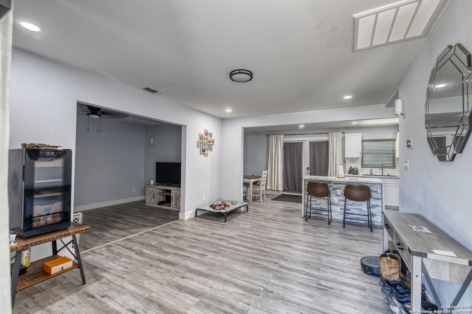 208 West Sabinal Street Uvalde, TX 78801 - Photo 3 of 22