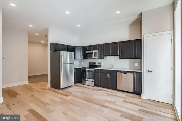 $1,627 | 514 South Street, Unit 205, Philadelphia, PA 19147