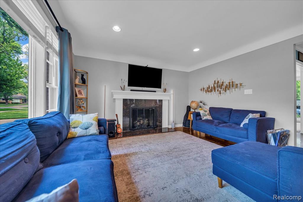 16141 Reedmere Avenue Beverly Hills, MI 48025 - Photo 4 of 42
