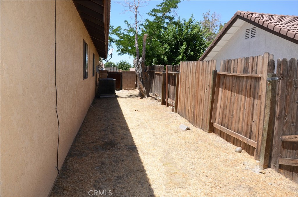 43600 Santa Rosa Circle Lancaster, CA 93535 - Photo 11 of 25 a view of a backyard of the house