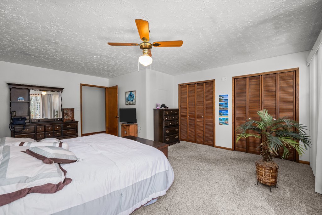 11213 22nd Street Milan, IL 61264 - Photo 14 of 36 a bed room with a bed and a potted plant