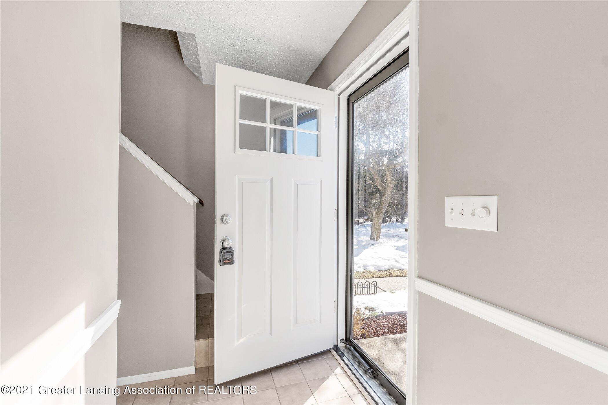 860 Armstrong Road, Unit 5 Lansing, MI 48911 - Photo 6 of 35 ENTRY WAY