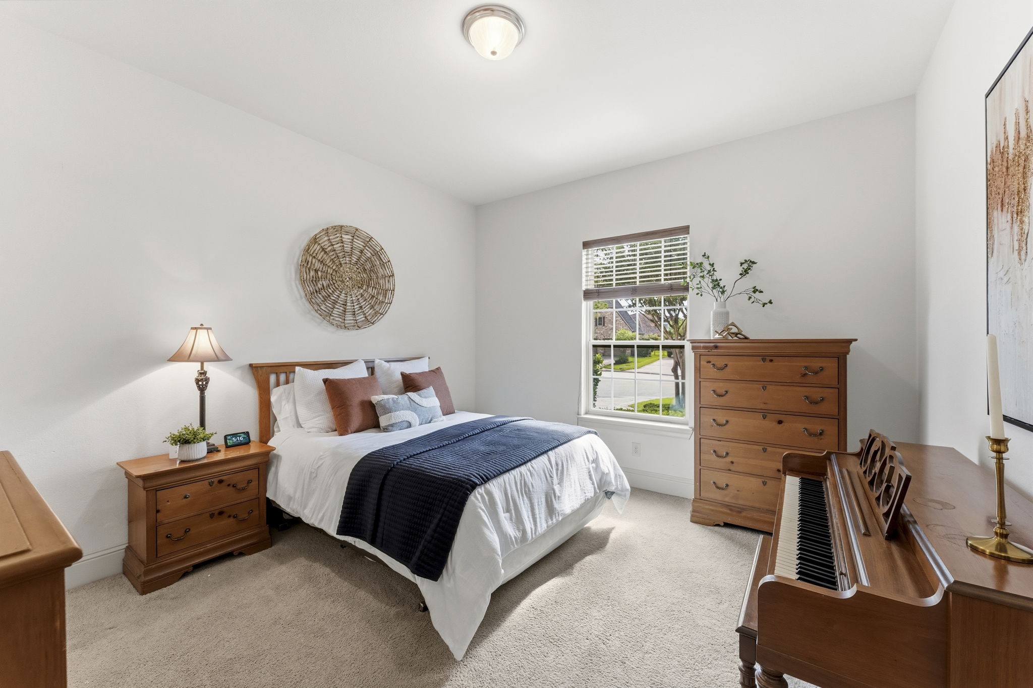 10 Spincaster Drive Spring, TX 77389 - Photo 5 of 38 Well-appointed first floor guest suite with full bath, offering privacy and flexibility for visitors or multigenerational living.