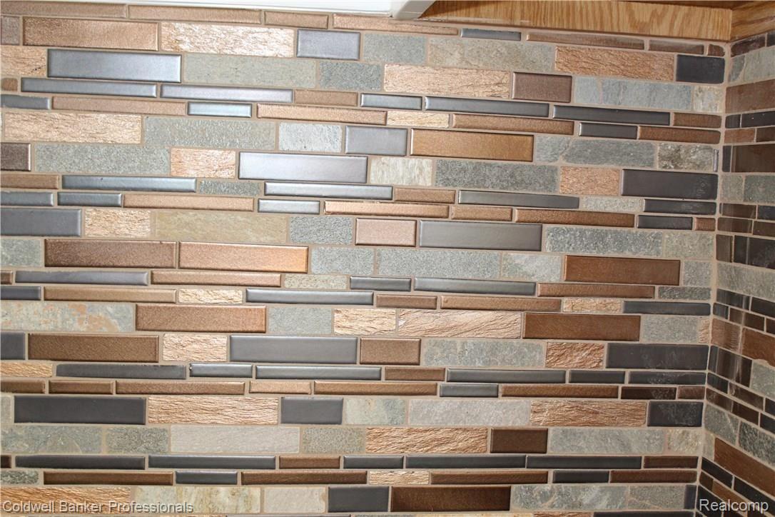 2330 Oklahoma Court Rochester, MI 48309 - Photo 9 of 28 New tile backsplash