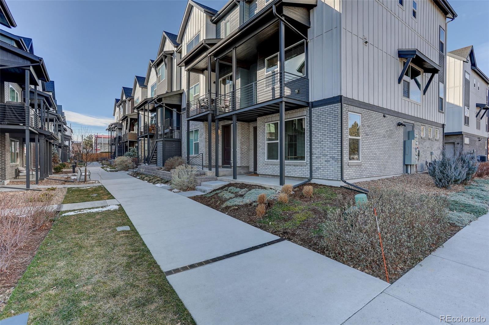 5181 Vivian Street Wheat Ridge, CO 80033 - Photo 2 of 48