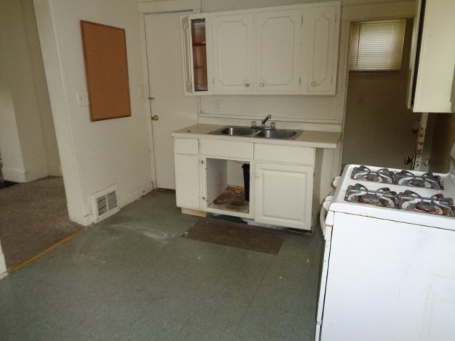 444 Forest Avenue Rockford, IL 61101 - Photo 3 of 11