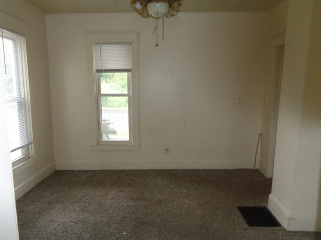 444 Forest Avenue Rockford, IL 61101 - Photo 5 of 11