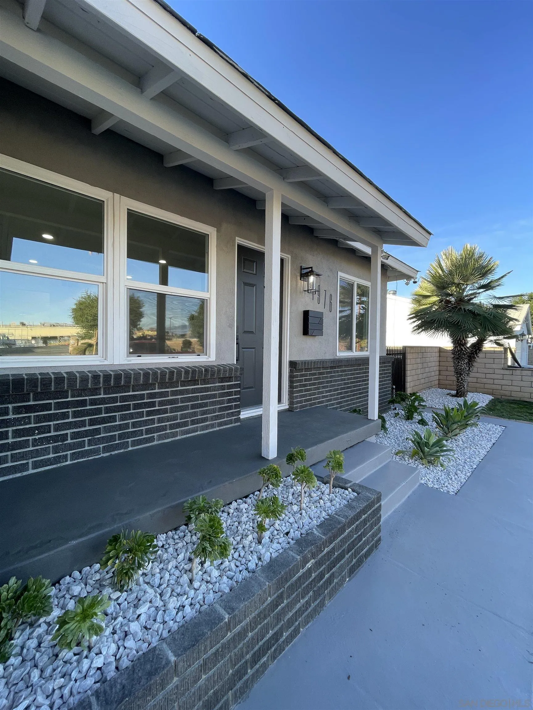 1976 3rd Street Riverside, CA 92507 - Photo 4 of 43 a view of a house with a yard