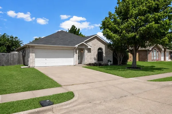 $270,000 | 1309 Indian Wells Trail, Midlothian, TX 76065