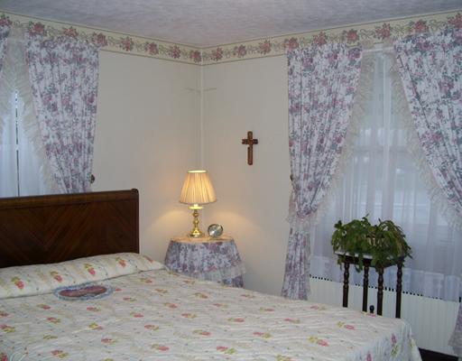 34 Rumbaugh Avenue Mount Pleasant, PA 15666 - Photo 7 of 17 Master Bedroom. LIGHT AND BRIGHT MASTER BED ROOM WITH ROOM FOR A QUEEN SIIZED BED ON MAIN FLOOR