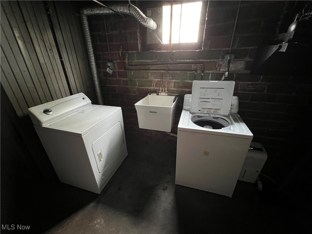 1695 Lee Road Cleveland, OH 44118 - Photo 28 of 36 Laundry #1