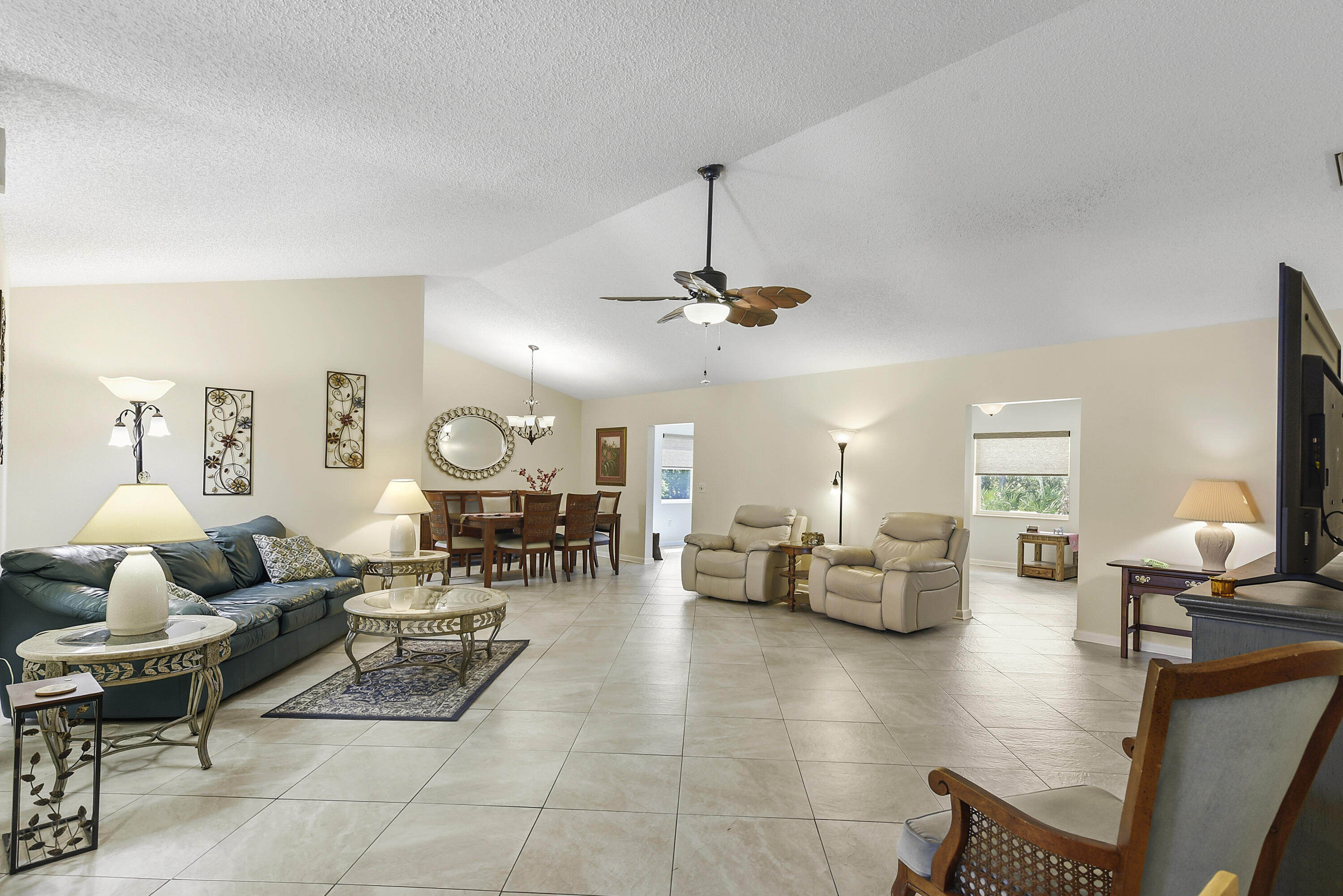 6940 Southeast Lillian Court Stuart, FL 34997 - Photo 5 of 28 Living room