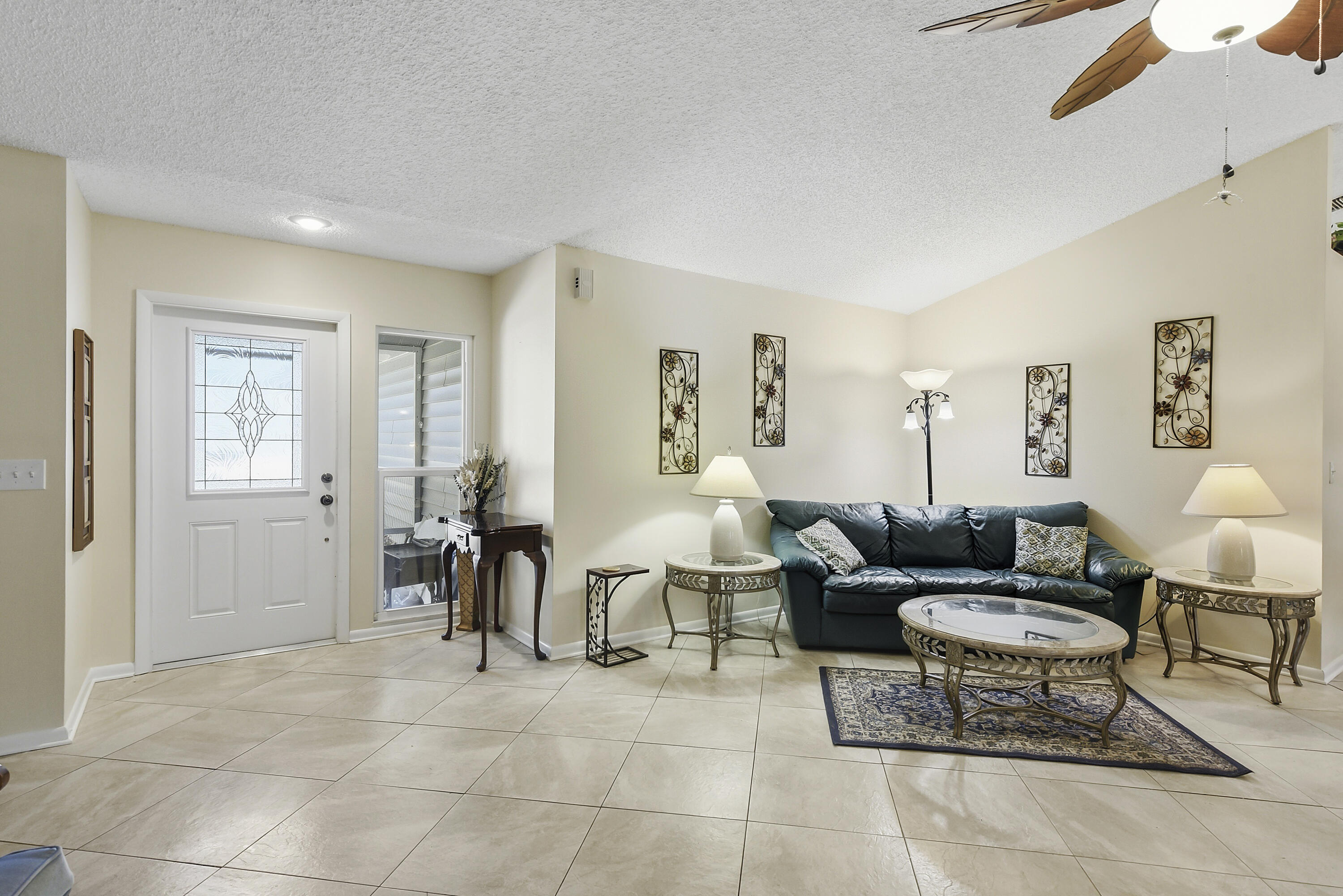6940 Southeast Lillian Court Stuart, FL 34997 - Photo 6 of 28 Sitting area
