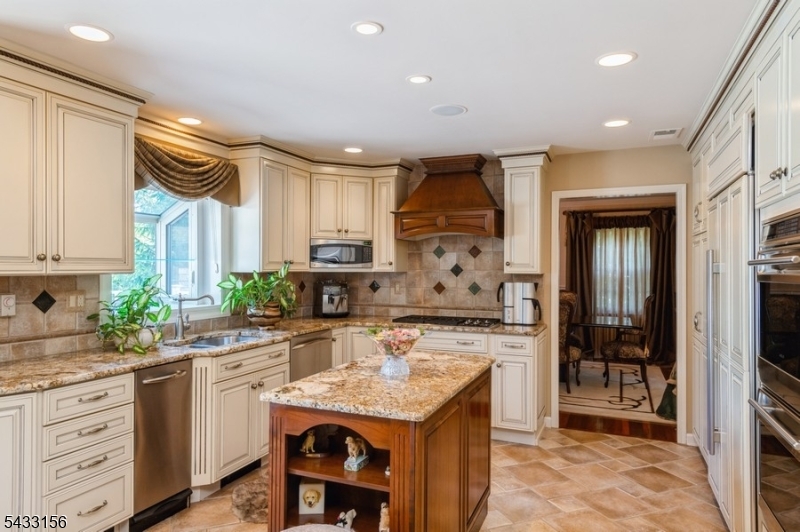 200 Raritan Lane Whitehouse Station, NJ 08889 - Photo 14 of 36