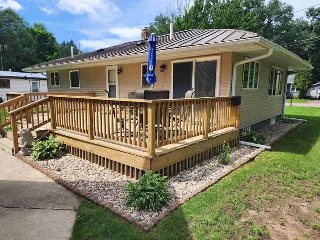 $285,000 | E1761 Amy Street, Waupaca, WI 54981