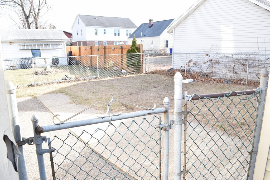 257-259 East Street Springfield, MA 01104 - Photo 33 of 34