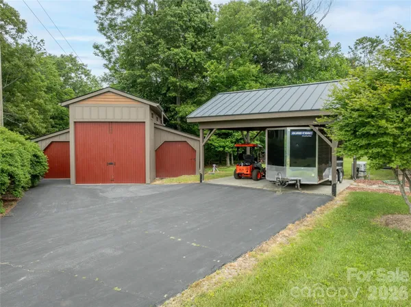 $1,549,999 | 4862 Pinnacle Mountain Road, Zirconia, NC 28790