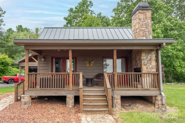 $1,750,000 | 4862 Pinnacle Mountain Road, Zirconia, NC 28790