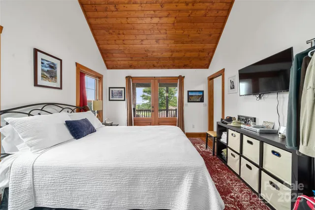 $1,750,000 | 4862 Pinnacle Mountain Road, Zirconia, NC 28790