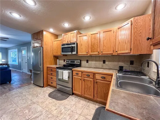 $349,000 | 2222 State Line Road, Prescott, KS 66767