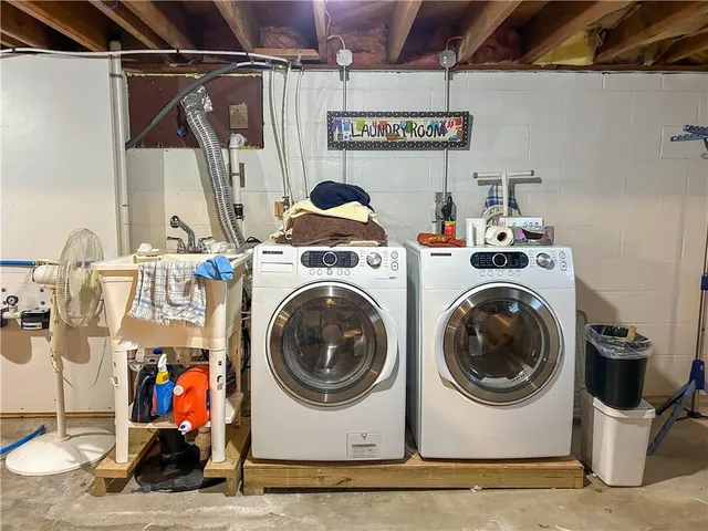 $349,000 | 2222 State Line Road, Prescott, KS 66767