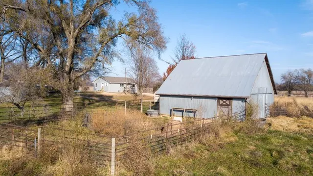 $349,000 | 2222 State Line Road, Prescott, KS 66767