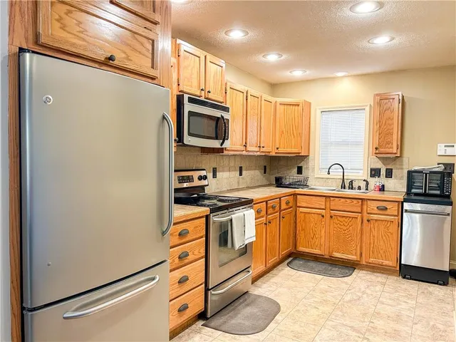 $349,000 | 2222 State Line Road, Prescott, KS 66767