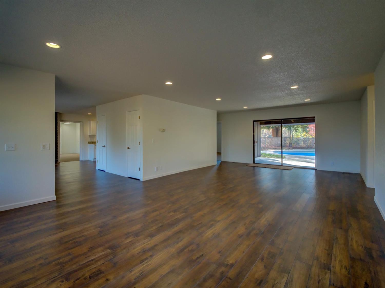 2407 Merlin Road Grants Pass, OR 97526 - Photo 5 of 34 Living room with slider to covered patio