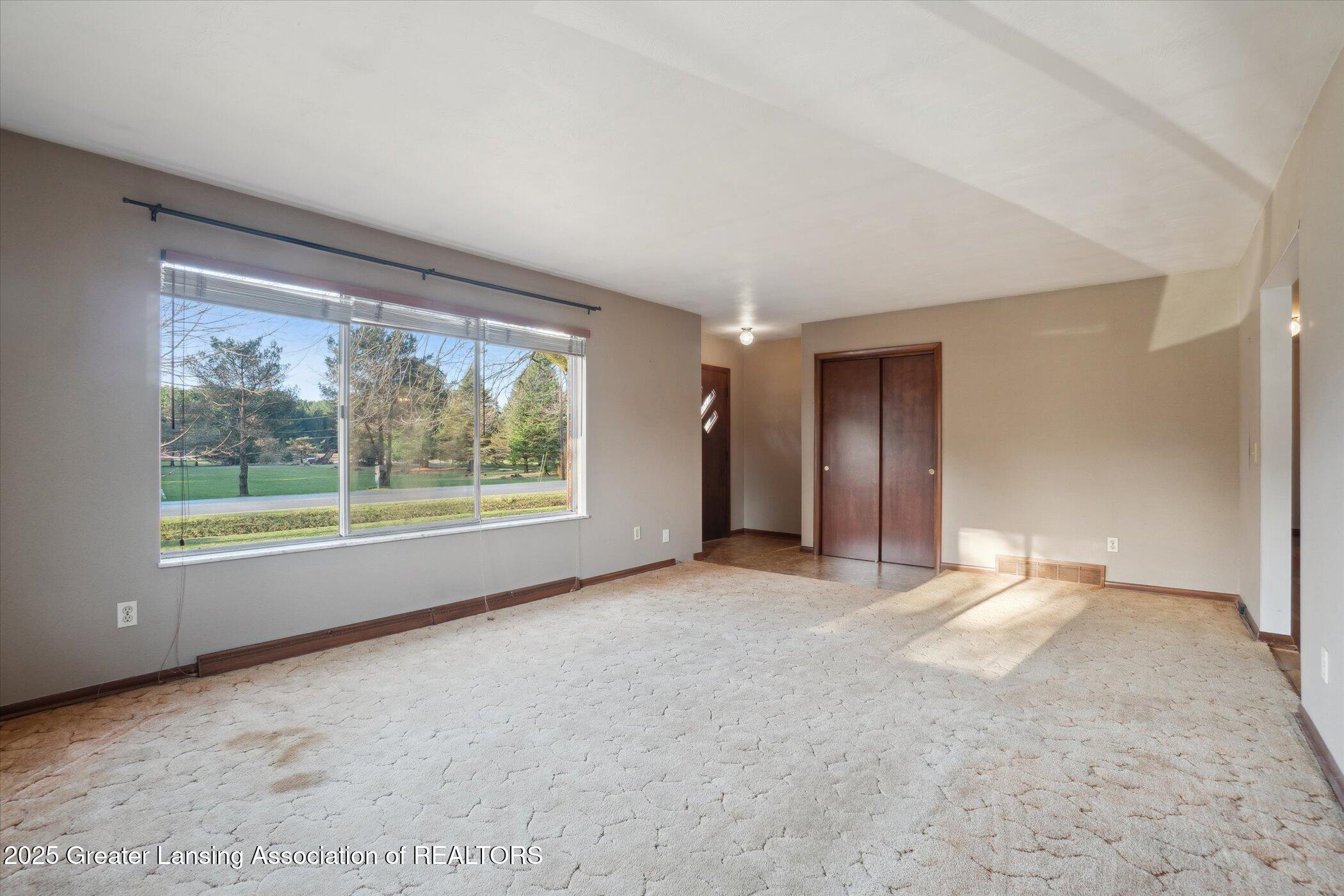 7700 West Beard Road Perry, MI 48872 - Photo 7 of 50 Living Room