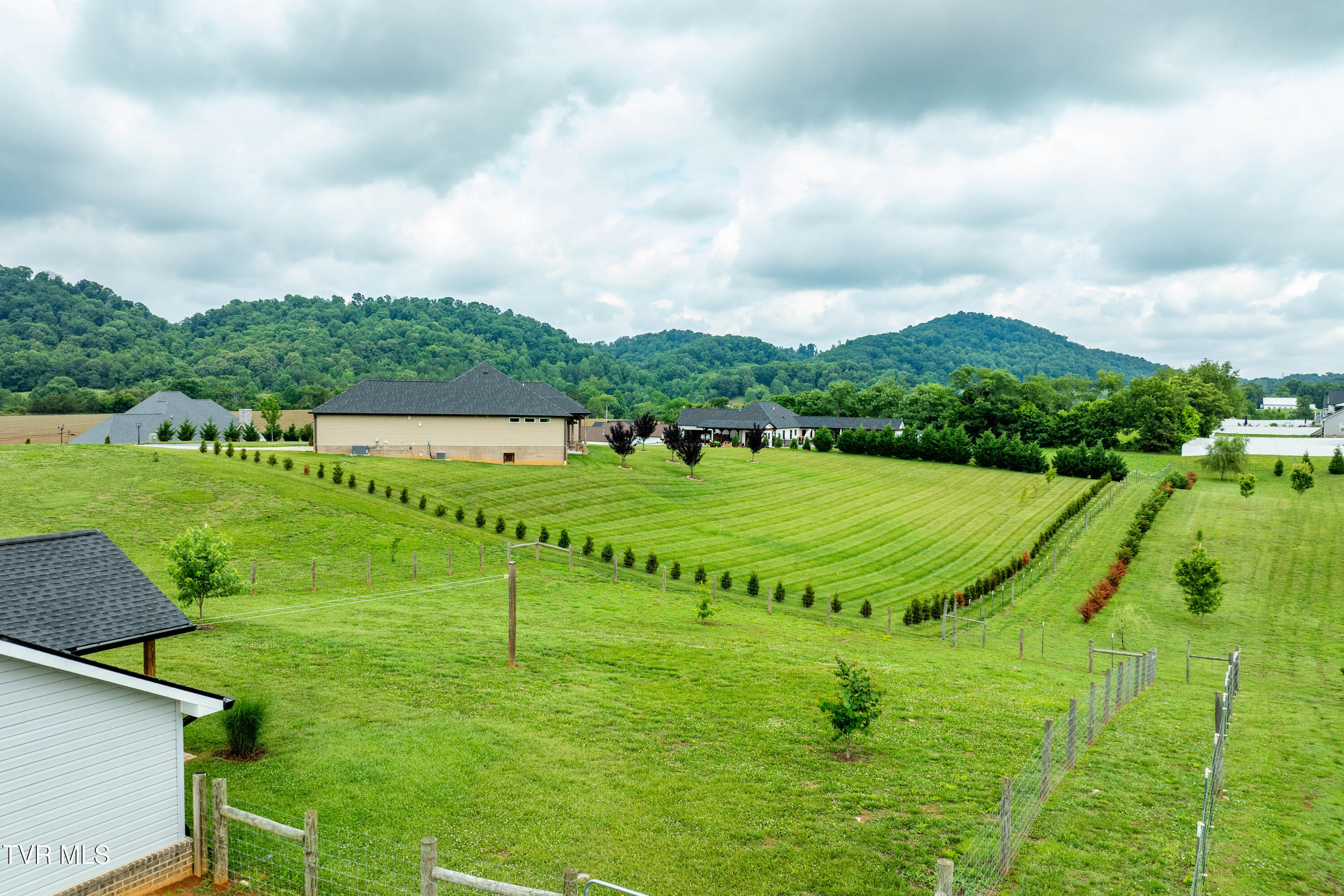 595 Pleasant Valley Road Jonesborough, TN 37659 - Photo 9 of 55 595 Pleasant Valley Road (16 of 72)