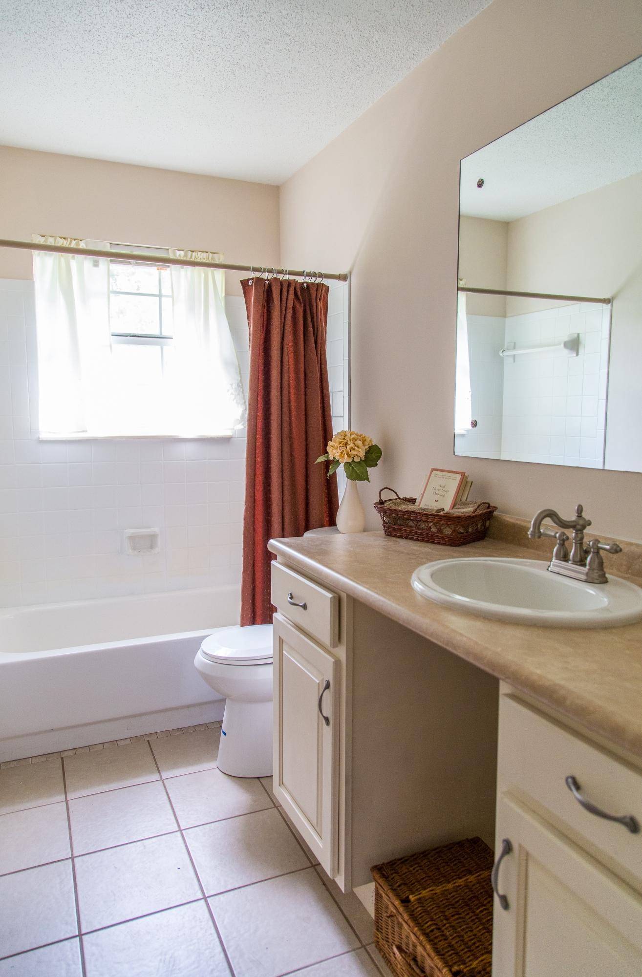 10826 Dundee Road Knoxville, TN 37934 - Photo 12 of 25 Dundee DiFranco Home Team Up Bath - 2