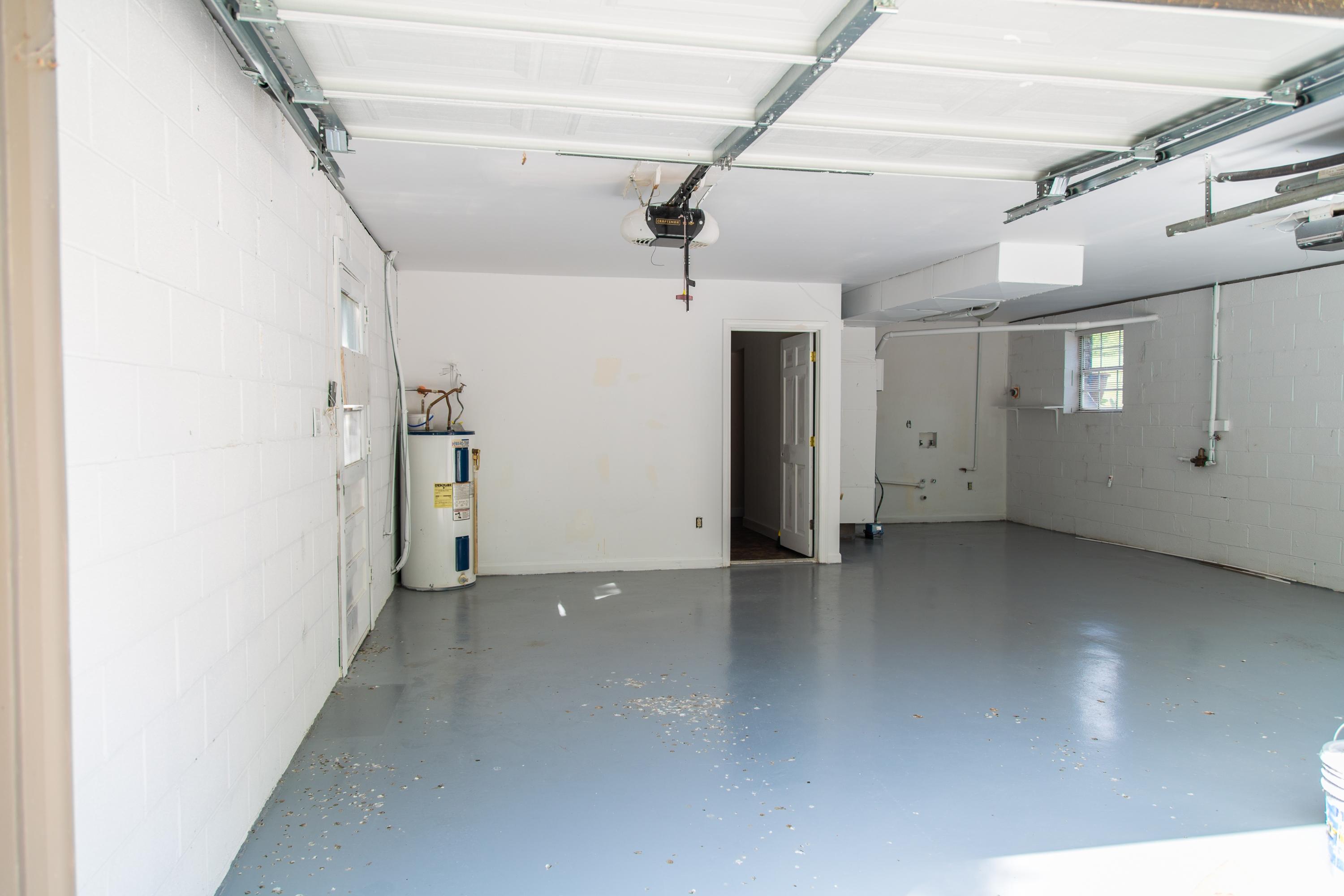 10826 Dundee Road Knoxville, TN 37934 - Photo 17 of 25 Dundee DiFranco Home Team 2 Car Garage -