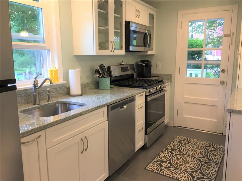 312 Byron Road Pittsburgh, PA 15237 - Photo 4 of 9 Gallery Image 4