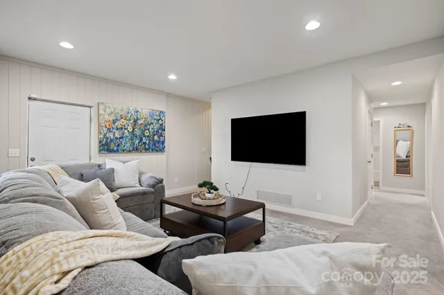 $748,500 | 106 Bishop Cove Road, Fairview, NC 28730