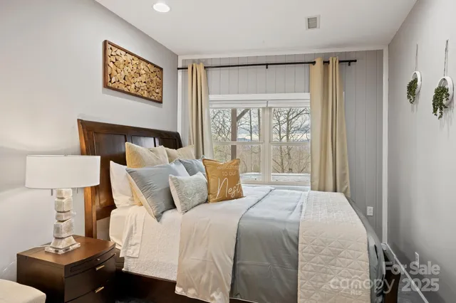 $748,500 | 106 Bishop Cove Road, Fairview, NC 28730