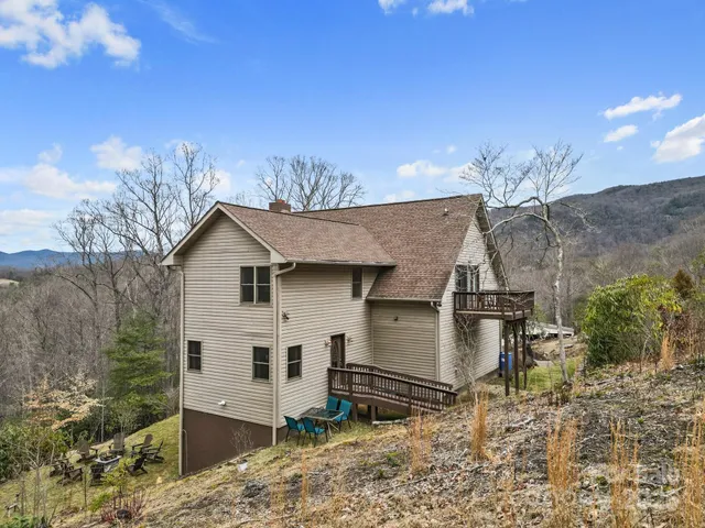 $748,500 | 106 Bishop Cove Road, Fairview, NC 28730