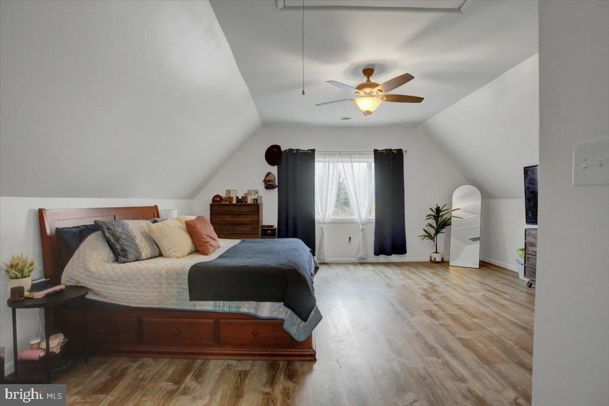 16726 Broadfording Road Hagerstown, MD 21740 - Photo 28 of 55 Upstairs room 3