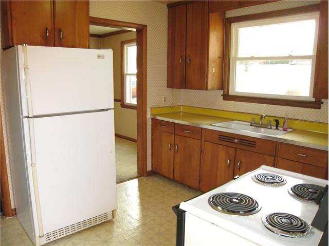 923 Mitchell Road Nashville, TN 37206 - Photo 5 of 20 Kitchen with Stove and Refrigerator included.