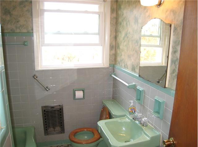 923 Mitchell Road Nashville, TN 37206 - Photo 9 of 20 Main Level Full Bath with Original Ceramic Tile.
