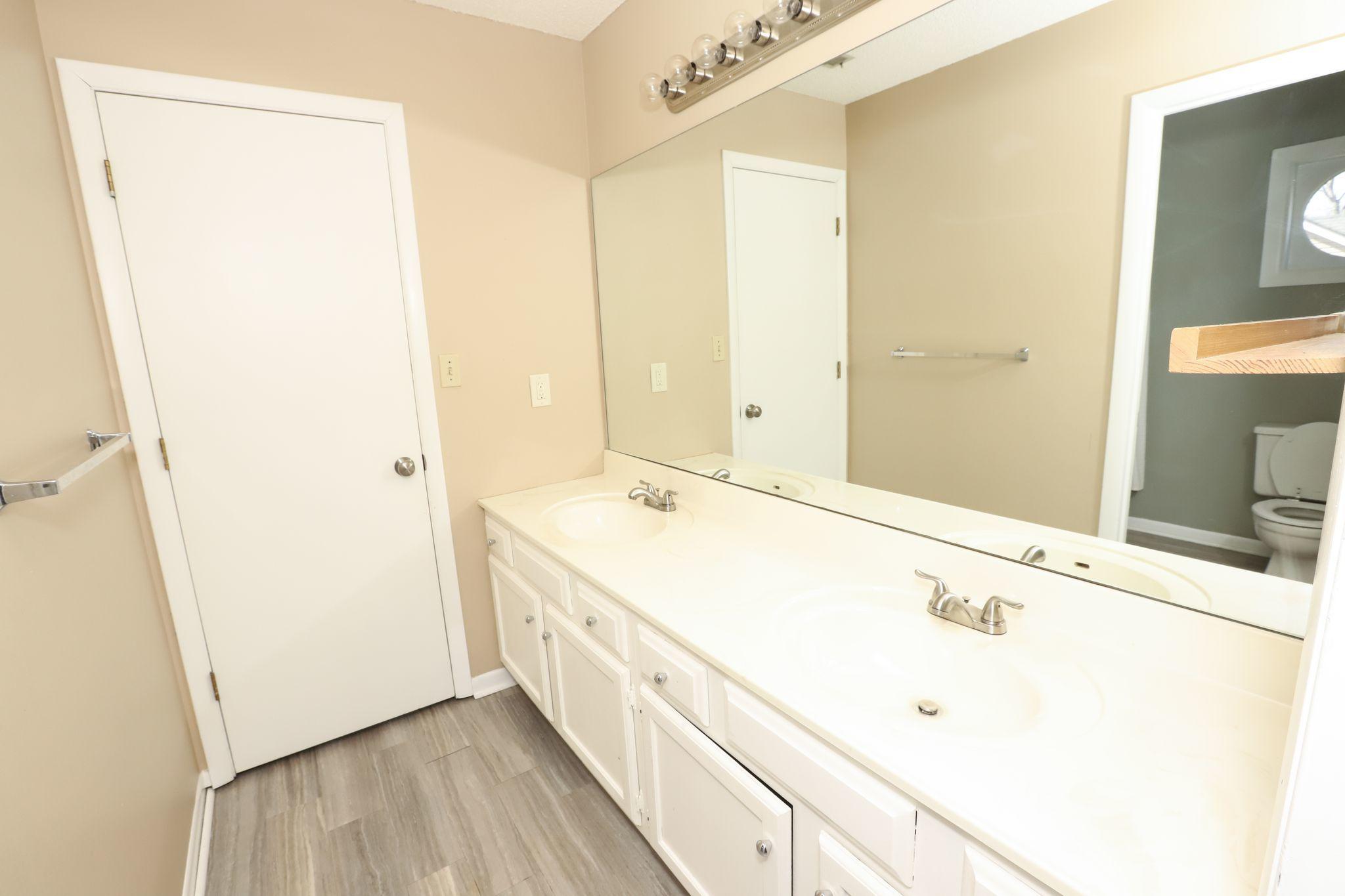 1236 Chelsea Road Knoxville, TN 37922 - Photo 22 of 29 chelsea owners bath1