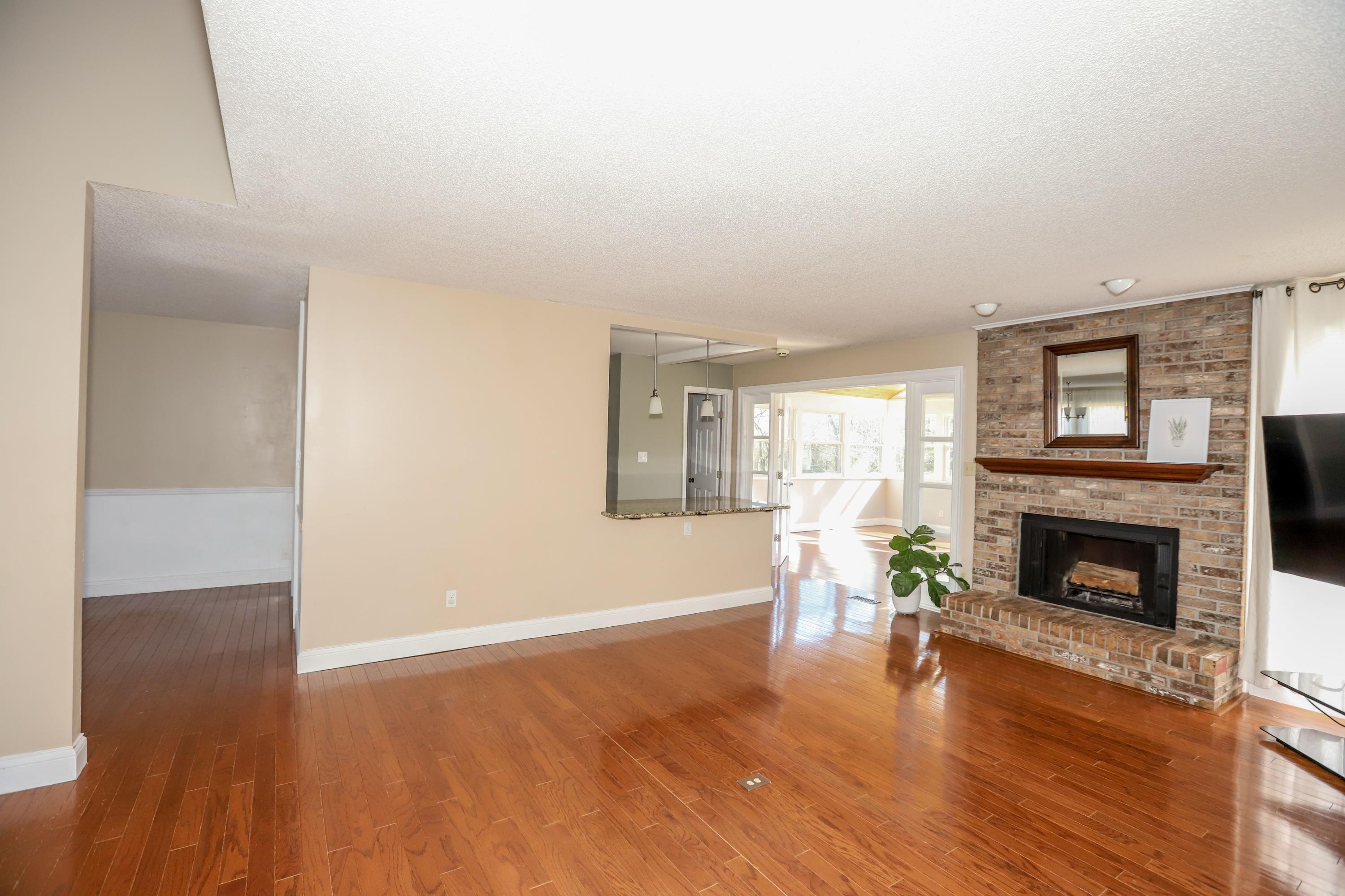 1236 Chelsea Road Knoxville, TN 37922 - Photo 8 of 29 chelsea living room1