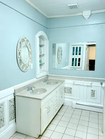 $3,200 | 25 Baltimore Street, Unit 2/3, Lynn, MA 01902