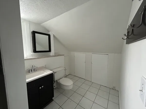 $3,200 | 25 Baltimore Street, Unit 2/3, Lynn, MA 01902