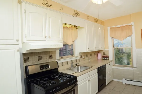 $3,200 | 25 Baltimore Street, Unit 2/3, Lynn, MA 01902