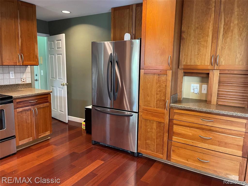 28257 Bayberry Road Farmington Hills, MI 48331 - Photo 7 of 23